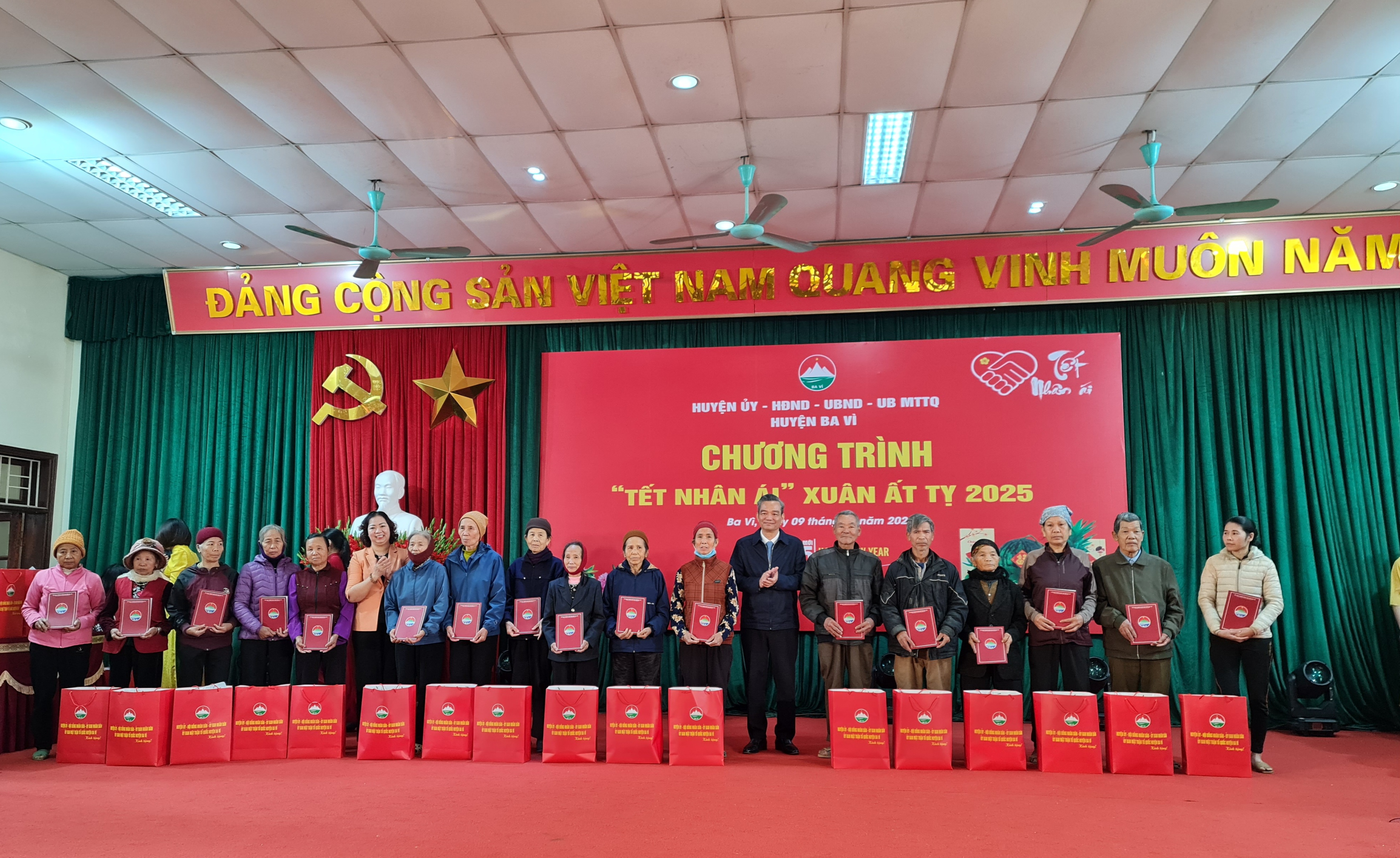 Huyện Ba Vì bảo đảm tốt công tác an sinh xã hội dịp Tết Nguyên đán Ất Tỵ 