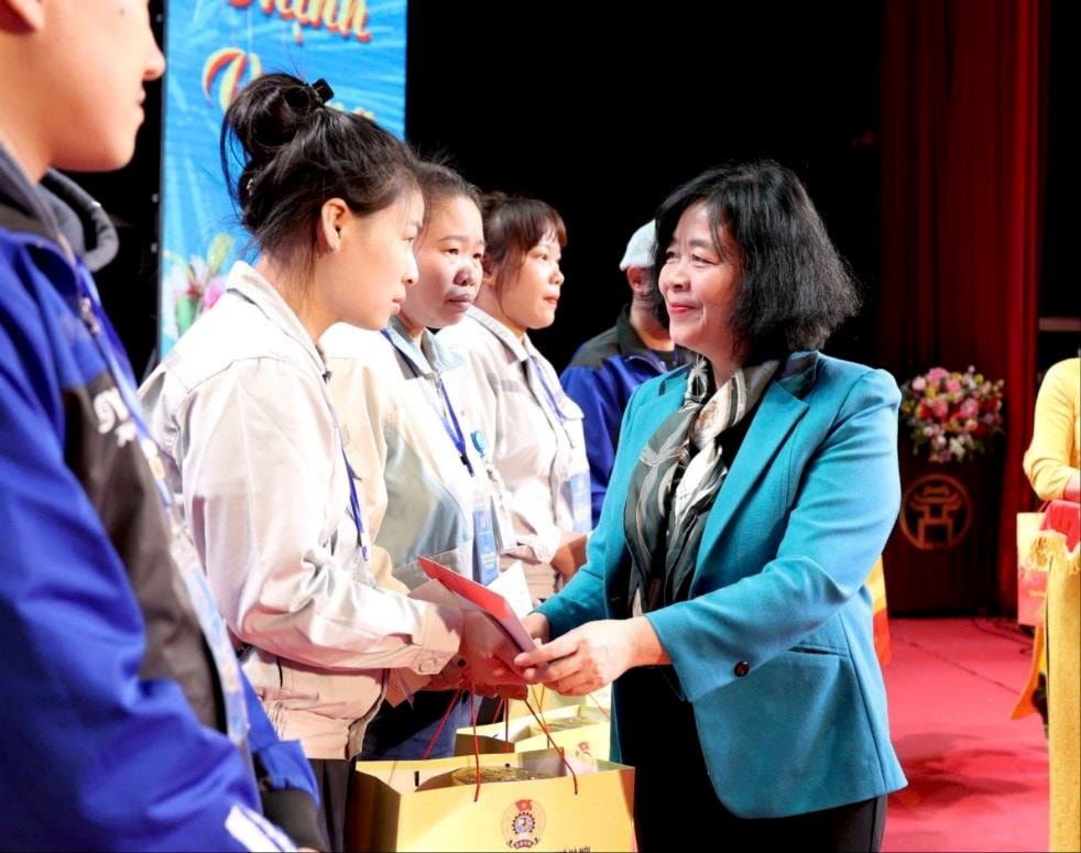 Ấn tượng không khí vui tươi, đầm ấm của Chương trình “Tết Sum vầy - Xuân ơn Đảng” 