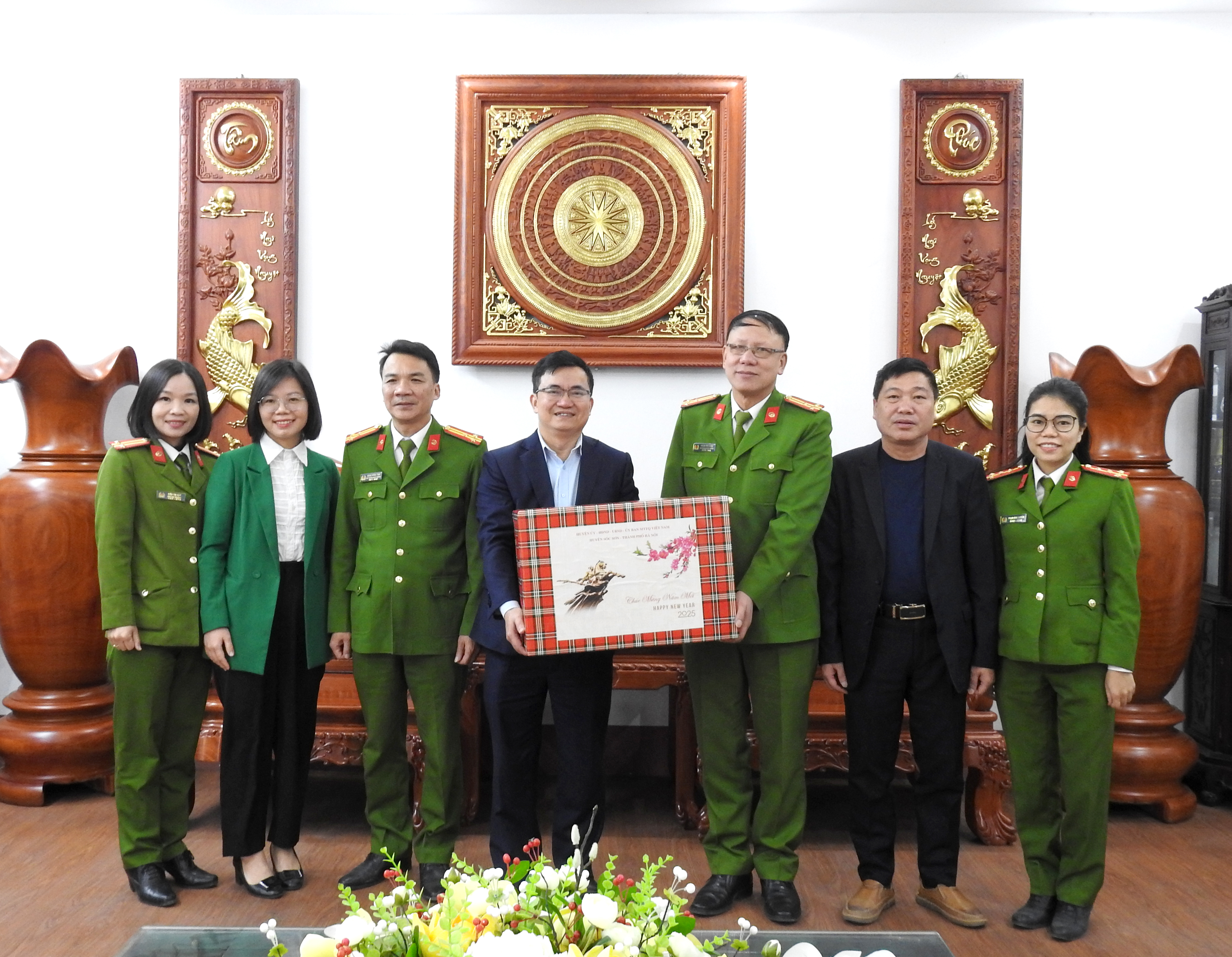 Huyện Sóc Sơn thành lập 15 đoàn tặng quà các đơn vị, người có công dịp Tết Nguyên đán Ất Tỵ 