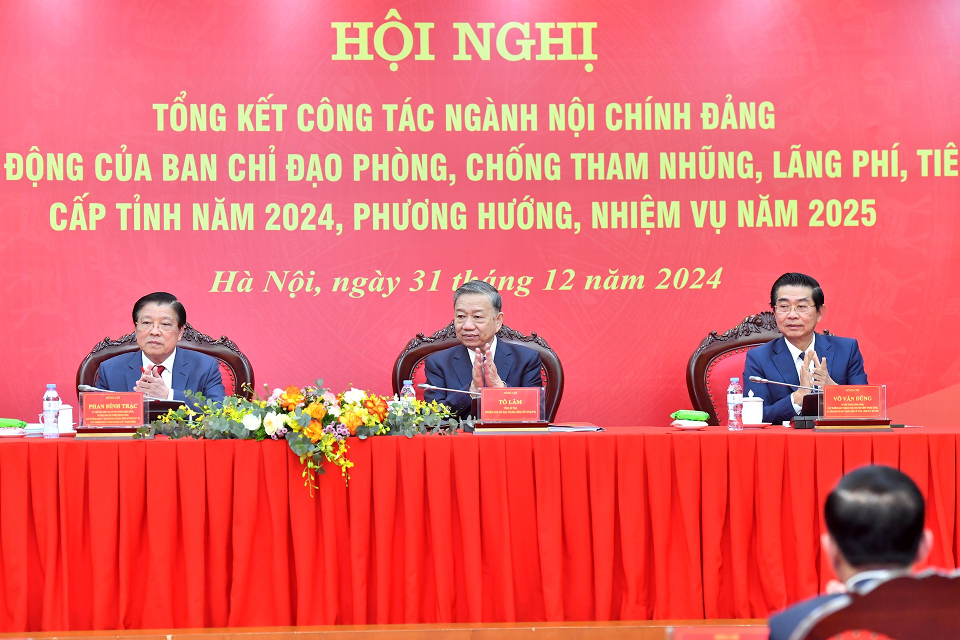 Cương quyết ko để lọt vào cấp ủy những cán bộ tham nhũng, lãng phí, tiêu cực