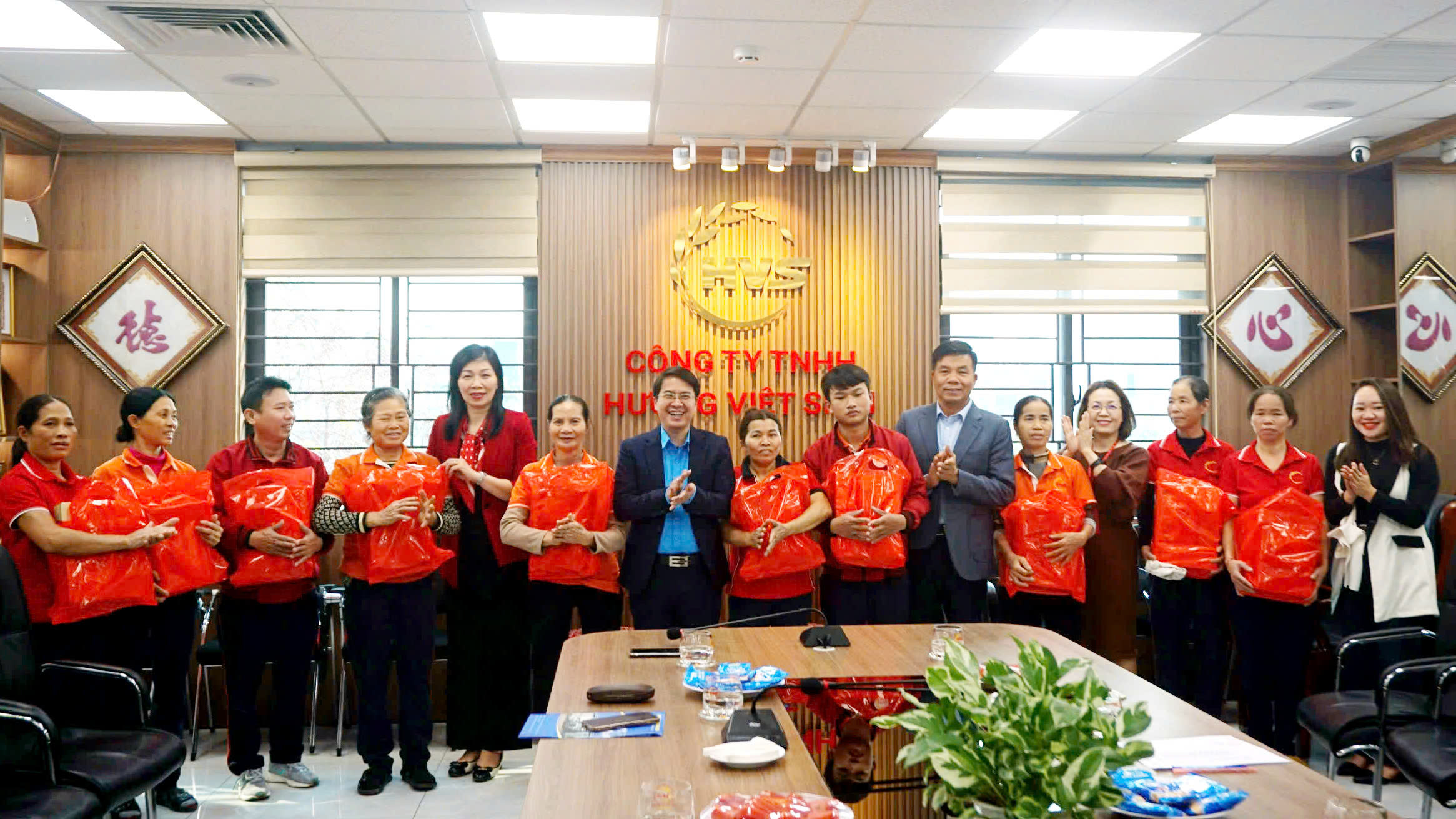Công đoàn quận Long Biên: Thắm nghĩa, vẹn tình với đoàn viên 