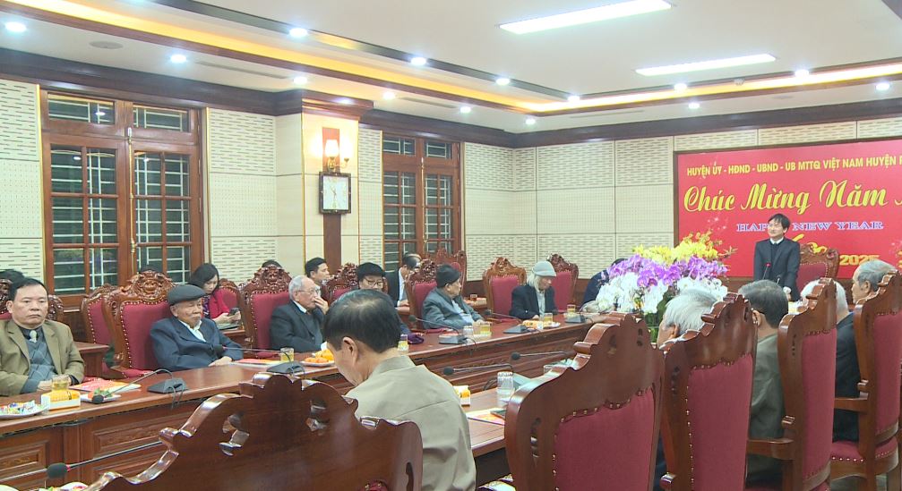 Huyện Phúc Thọ gặp mặt các đồng chí nguyên cán bộ chủ chốt nhân dịp Tết Nguyên đán Ất Tỵ 2025