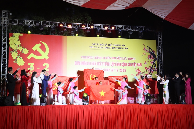 Tự hào 95 năm Đảng Cộng sản Việt Nam - Vững bước tương lai, rạng rỡ mùa xuân