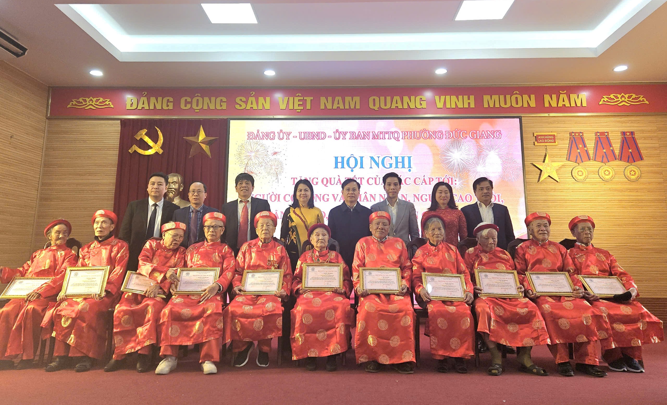 Gần 26.000 lượt đối tượng chính sách tại quận Long Biên được chăm lo dịp Tết Nguyên đán Ất Tỵ năm 2025