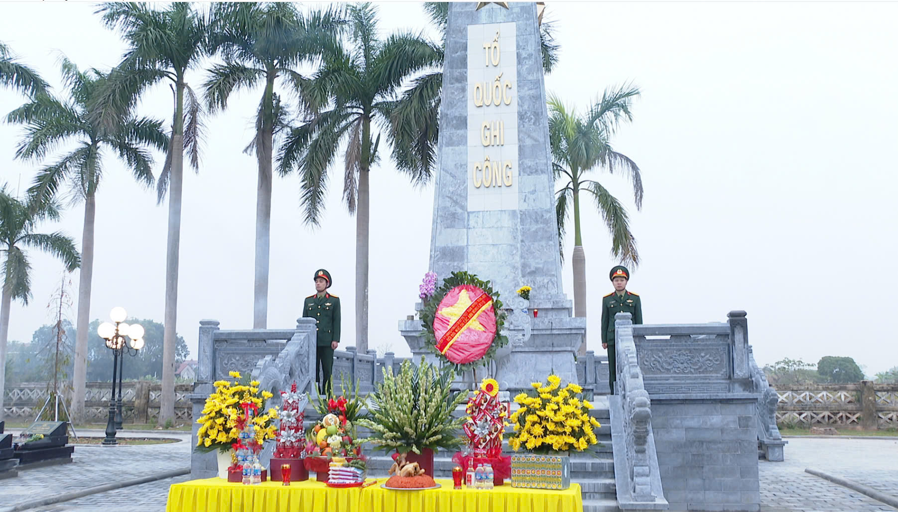 Lãnh đạo huyện Đông Anh viếng nghĩa trang liệt sỹ nhân dịp Tết Nguyên Đán Ất Tỵ năm 2025: Tiếp bước truyền thống, xây dựng tương lai
