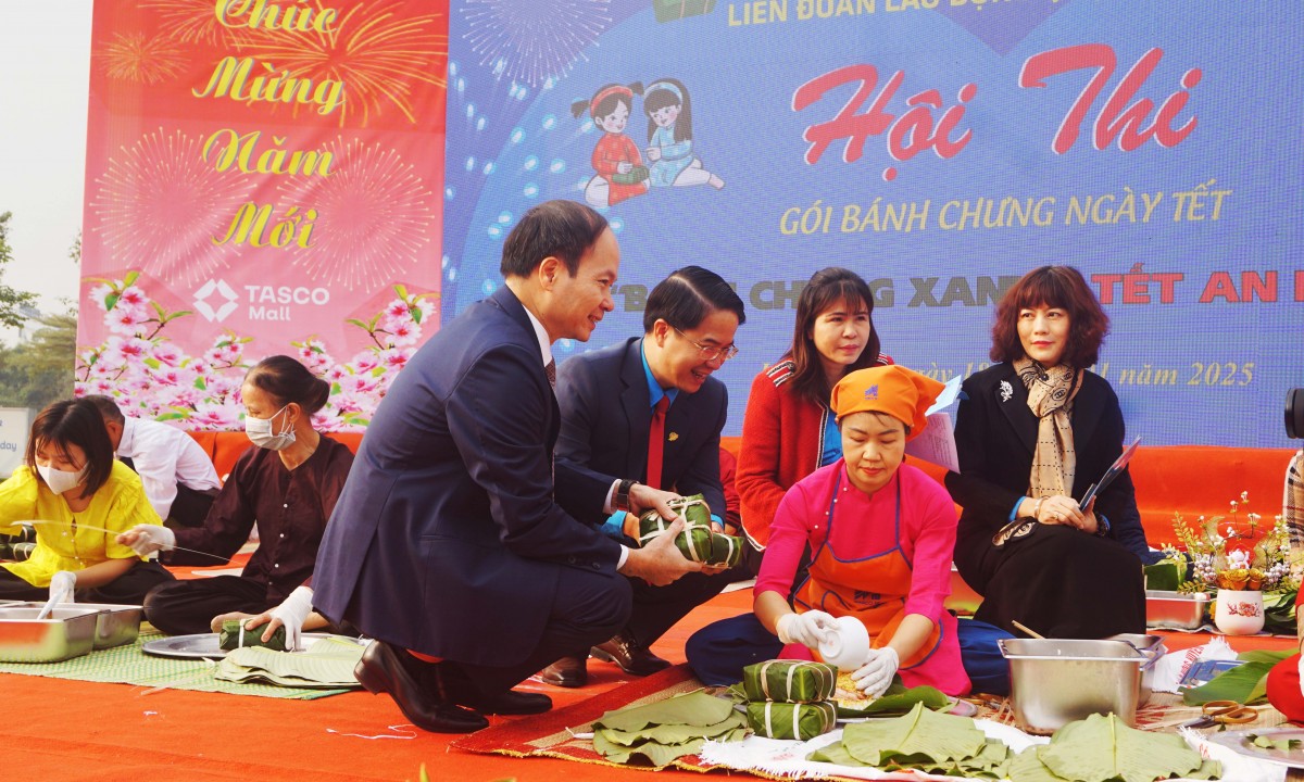Đoàn viên công đoàn quận Long Biên phấn khởi đón nhận “Tết Sum vầy - Xuân ơn Đảng” và “Chợ tết công đoàn” năm 2025