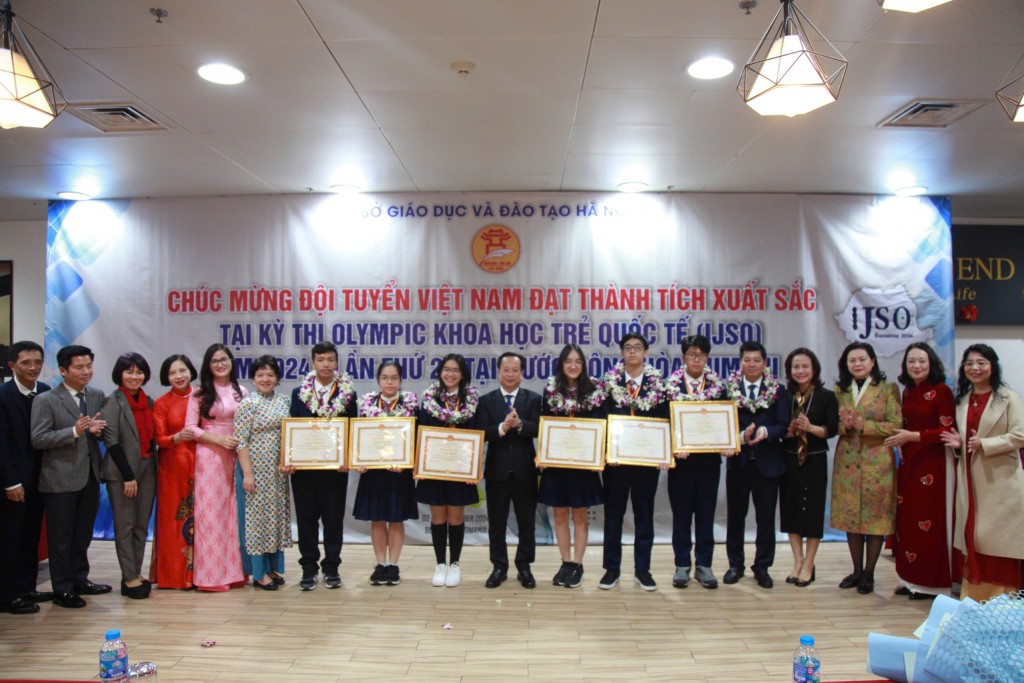 Đoàn học sinh Hà Nội ghi ấn tại kỳ thi khoa học trẻ Quốc tế IJSO 2024
