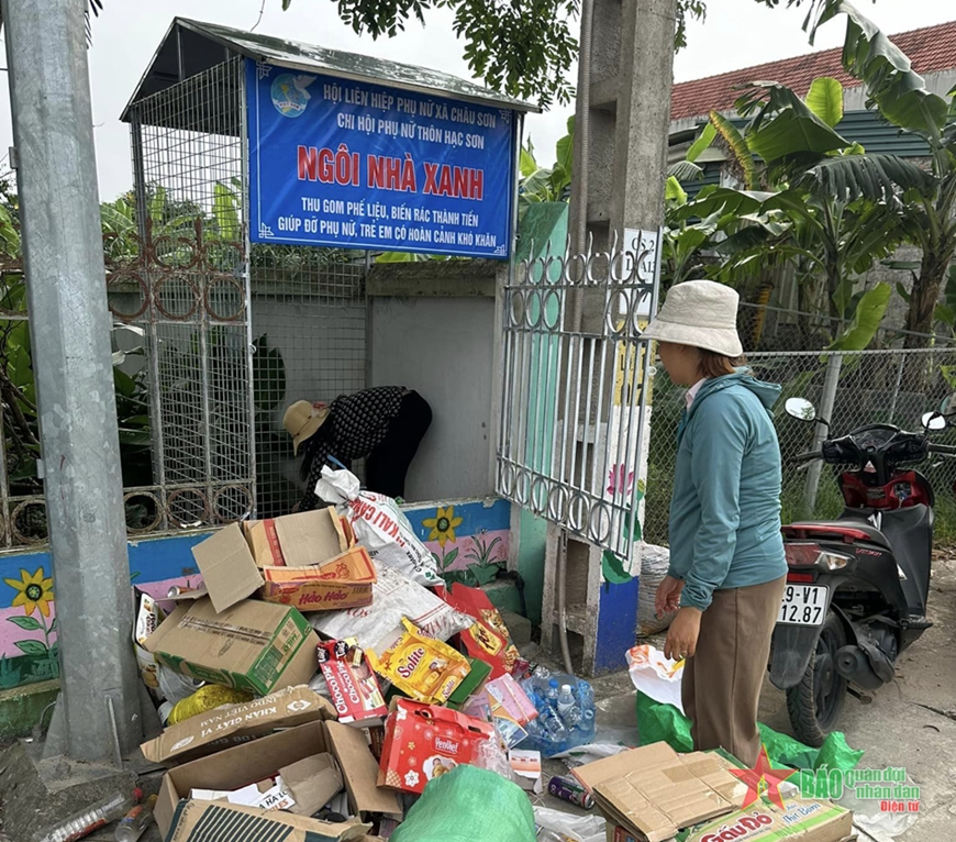 Đảng bộ TP Hà Nội quyết tâm, quyết liệt xây dựng Đảng mạnh từ chi bộ - Bài 3: Đảng viên đi trước