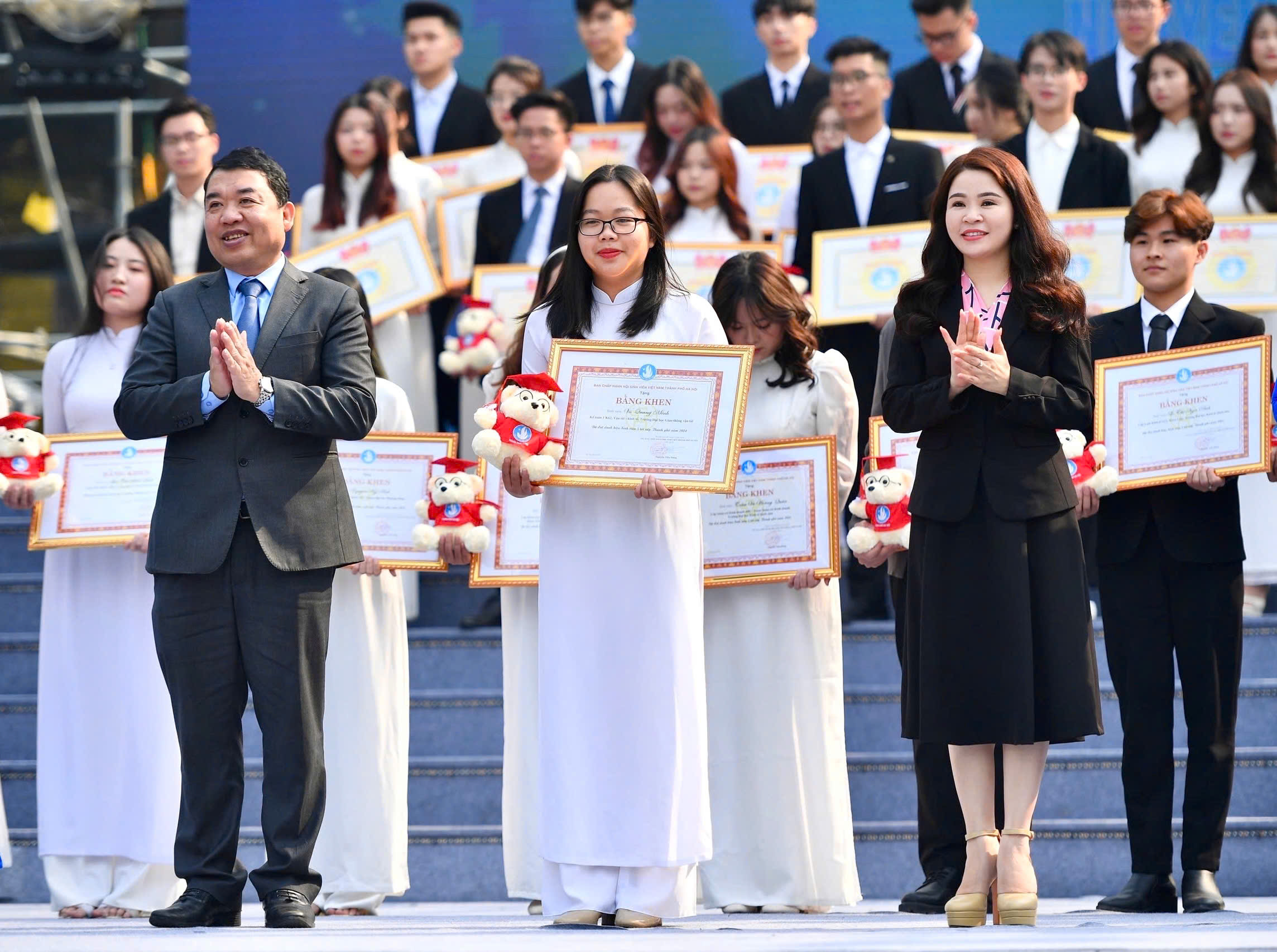 Hà Nội tôn vinh "Sinh viên 5 tốt" và "Sao tháng Giêng": Khẳng định tinh thần tiên phong của thế hệ trẻ Thủ đô