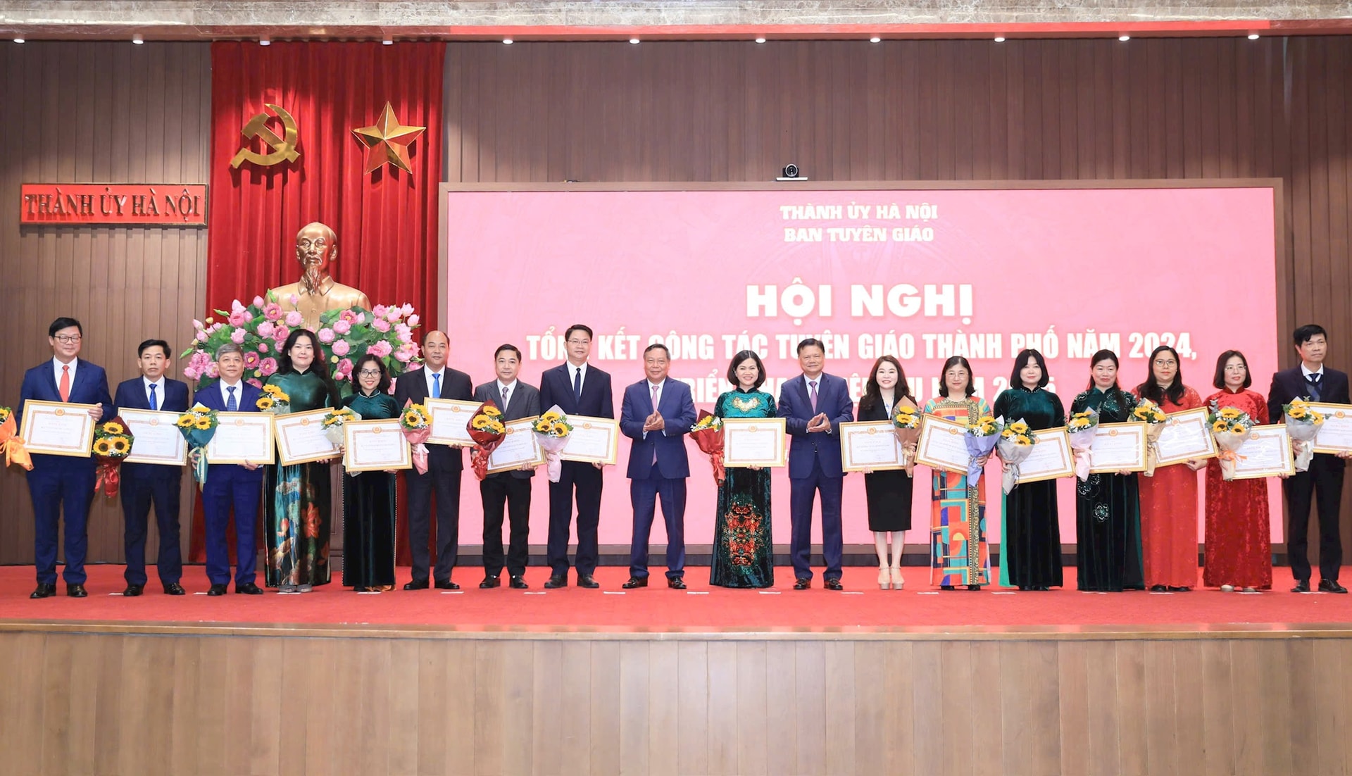 Nêu cao tinh thần gương mẫu, trách nhiệm của Thủ đô trong kỷ nguyên mới