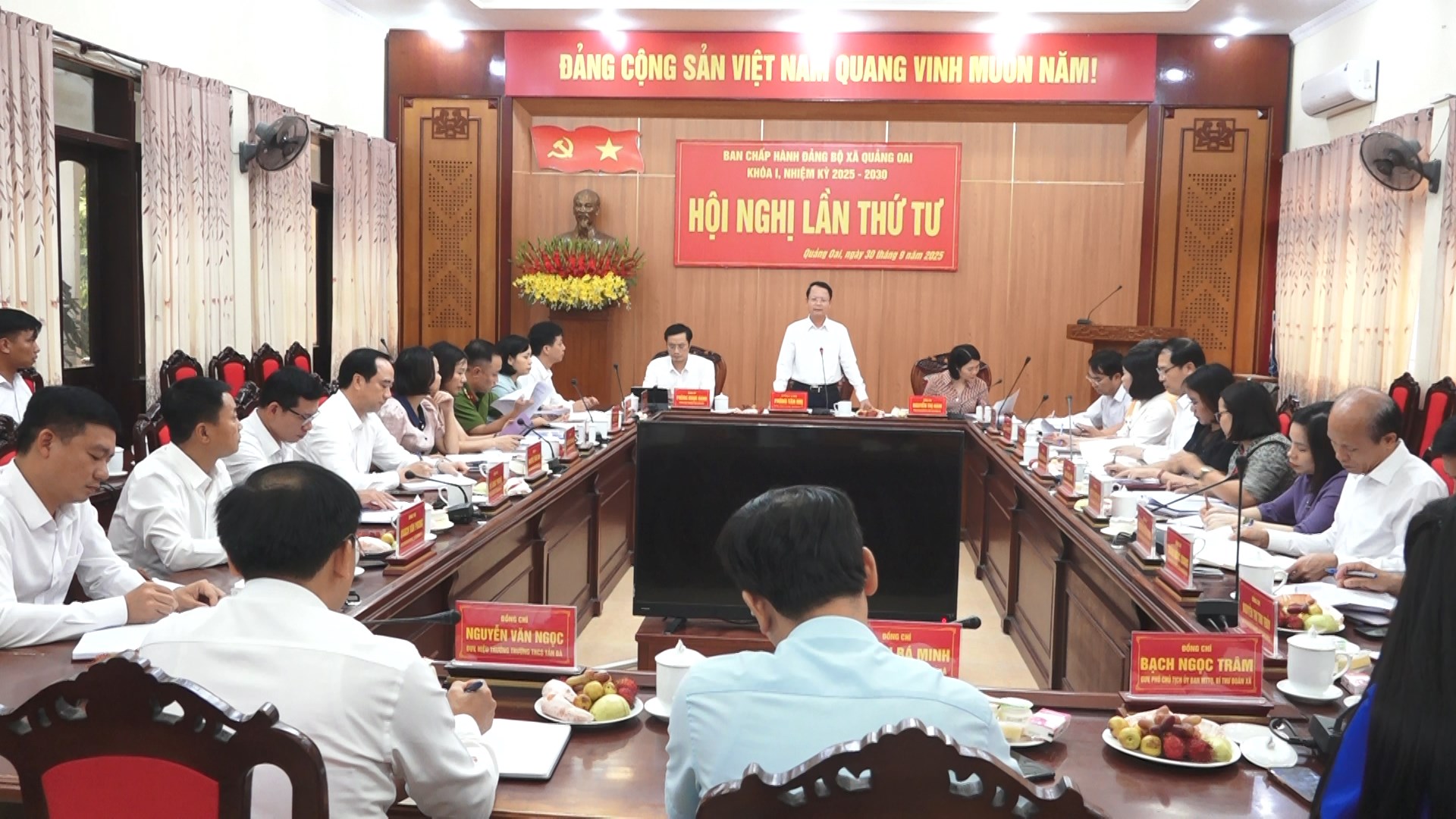 Hội nghị lần thứ tư Ban Chấp hành Đảng bộ xã Quảng Oai: Thống nhất nhiều nghị quyết quan trọng
