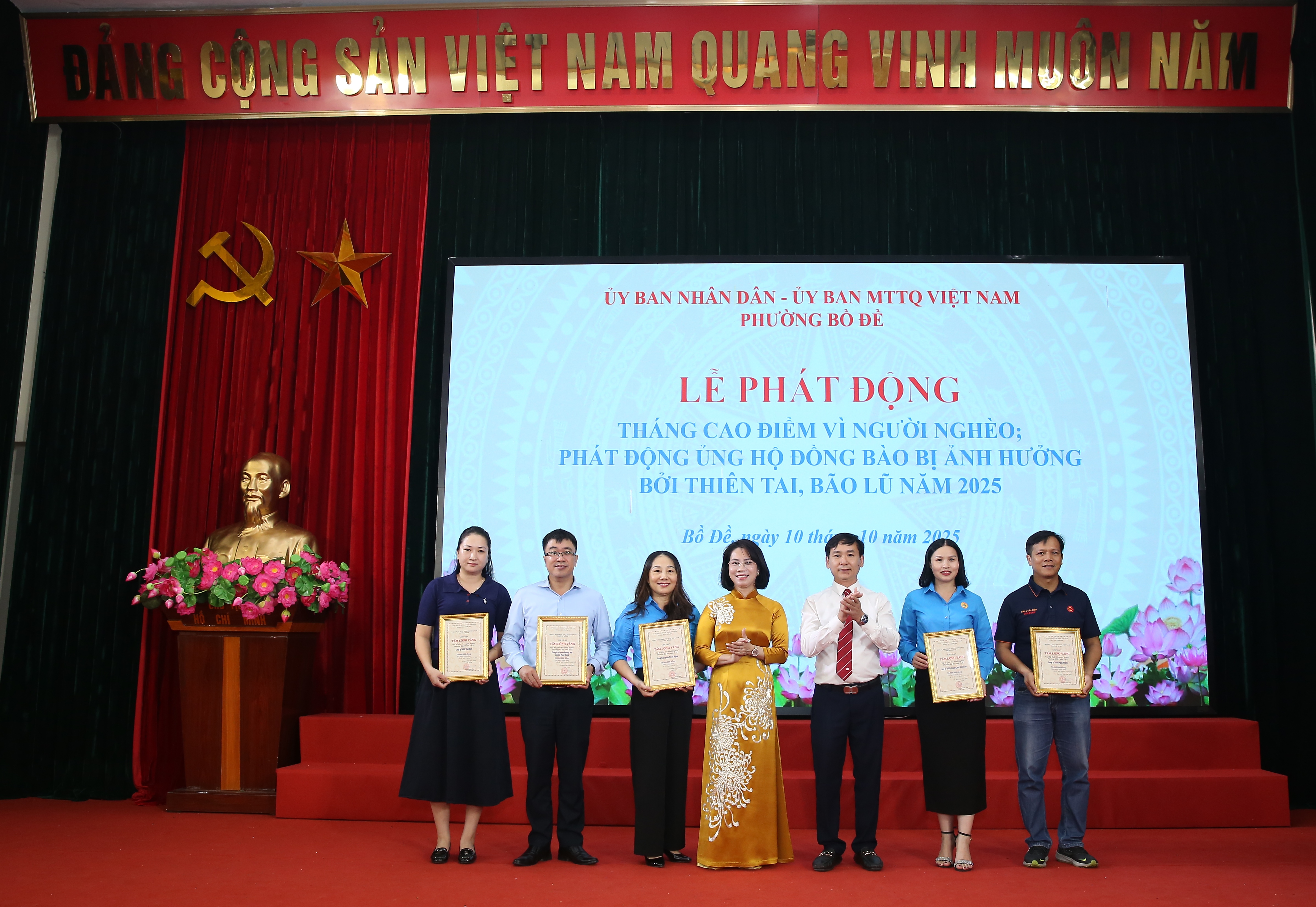 Phường Bồ Đề phát động quyên góp ủng hộ đồng bào vùng bão lũ, lan tỏa tinh thần “tương thân tương ái”