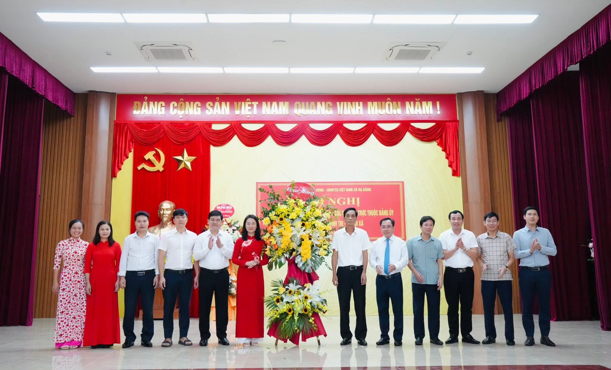 Xã Hạ Bằng: Ghi nhận và tri ân những đóng góp của các cơ quan tham mưu, giúp việc Đảng ủy và các tổ chức chính trị - xã hội