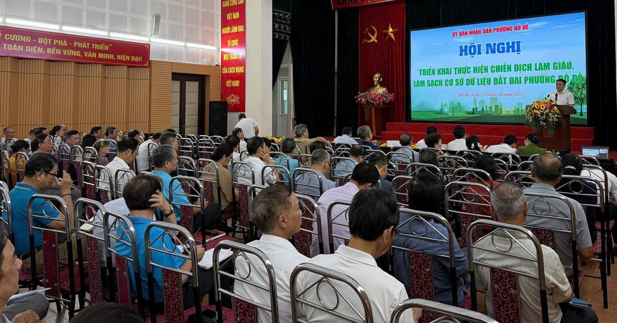 Phường Bồ Đề quyết liệt triển khai chiến dịch “90 ngày làm sạch dữ liệu đất đai” hướng tới nền quản trị số minh bạch, hiệu quả
