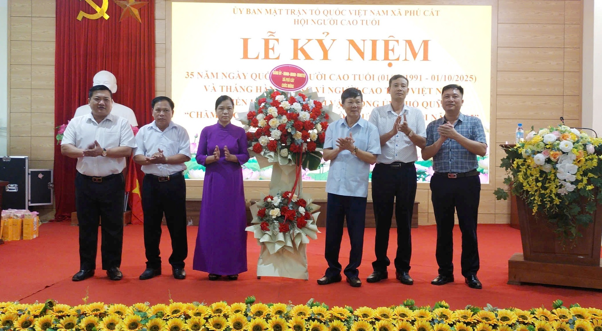 Xã Phú Cát kỷ niệm Ngày Quốc tế Người cao tuổi