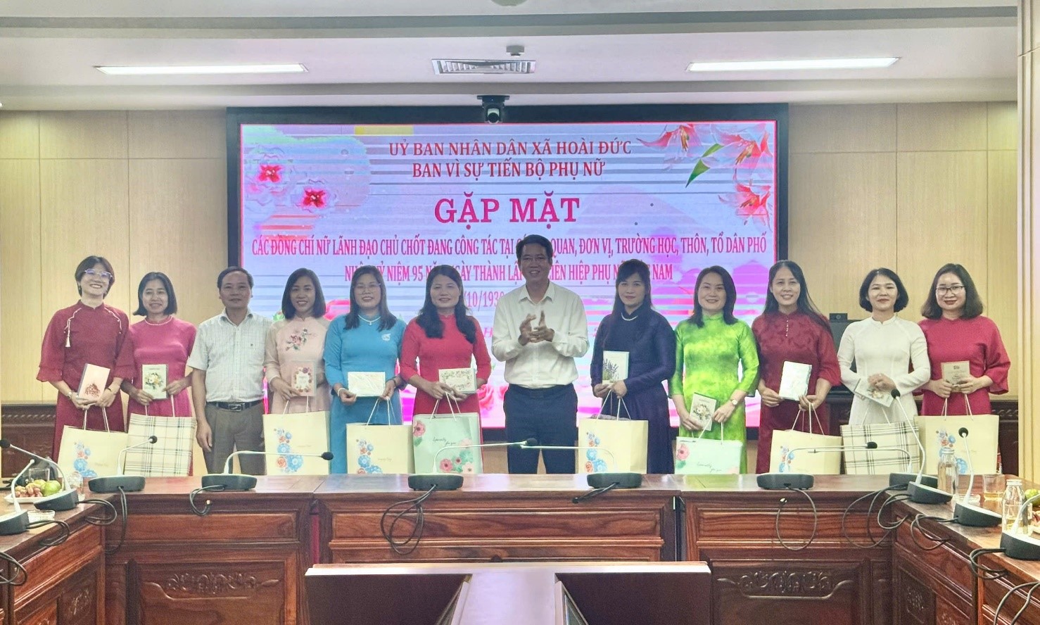 Xã Hoài Đức gặp mặt nữ cán bộ chủ chốt nhân kỷ niệm 95 năm Ngày Phụ nữ Việt Nam 20-10