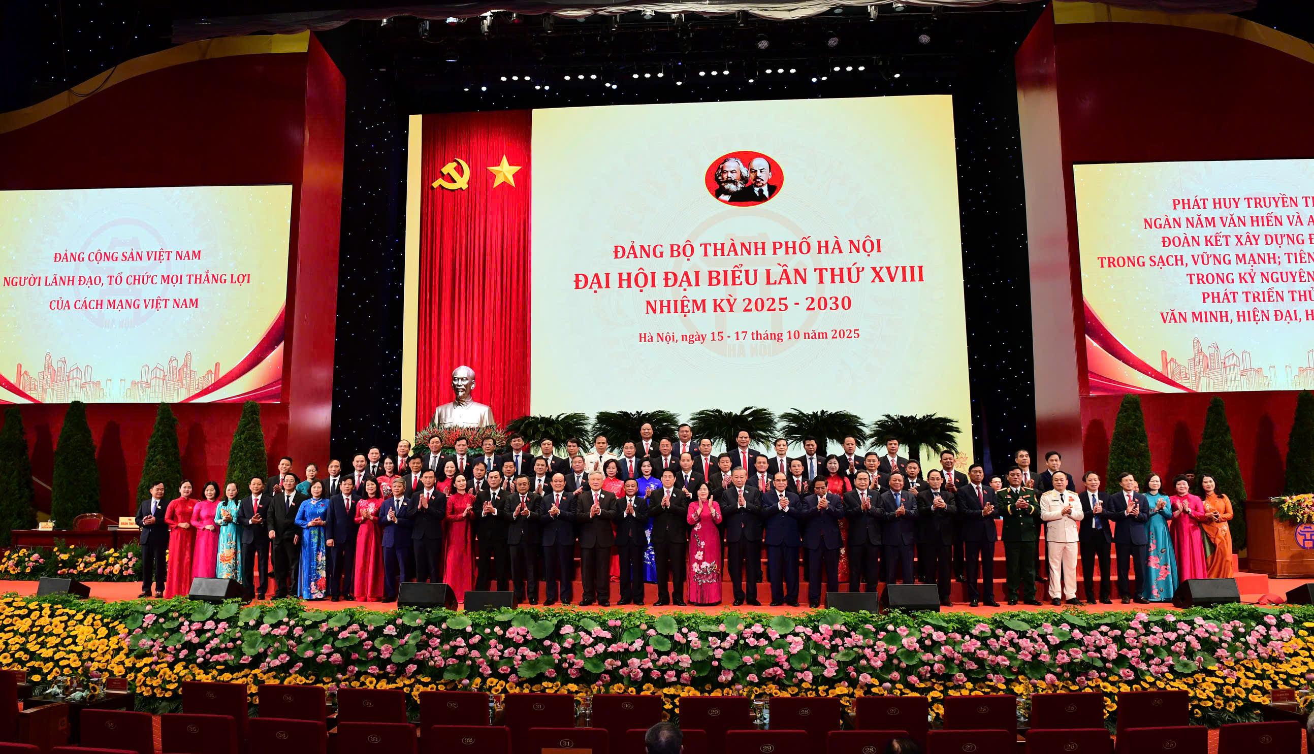 Khai mạc trọng thể Đại hội đại biểu Đảng bộ thành phố Hà Nội lần thứ XVIII, nhiệm kỳ 2025-2030: Tiên phong, đột phá trong kỷ nguyên mới, xây dựng Thủ đô “Văn hiến - Văn minh - Hiện đại - Hạnh phúc”