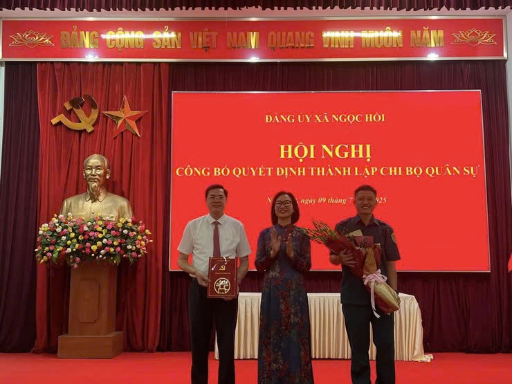 Xã Ngọc Hồi công bố quyết định thành lập Chi bộ Quân sự: Củng cố vai trò lãnh đạo của Đảng đối với lực lượng vũ trang cơ sở