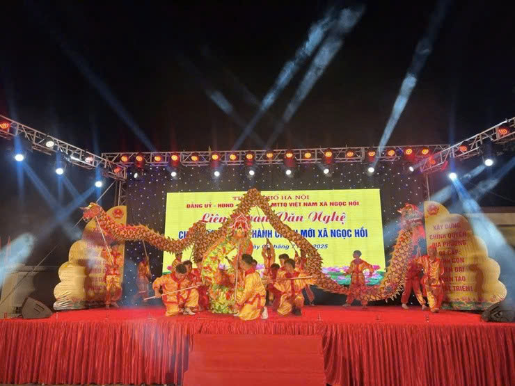 Tưng bừng chương trình văn nghệ “Ngọc Hồi - Sử vàng lưu danh - Tương lai vững bước”