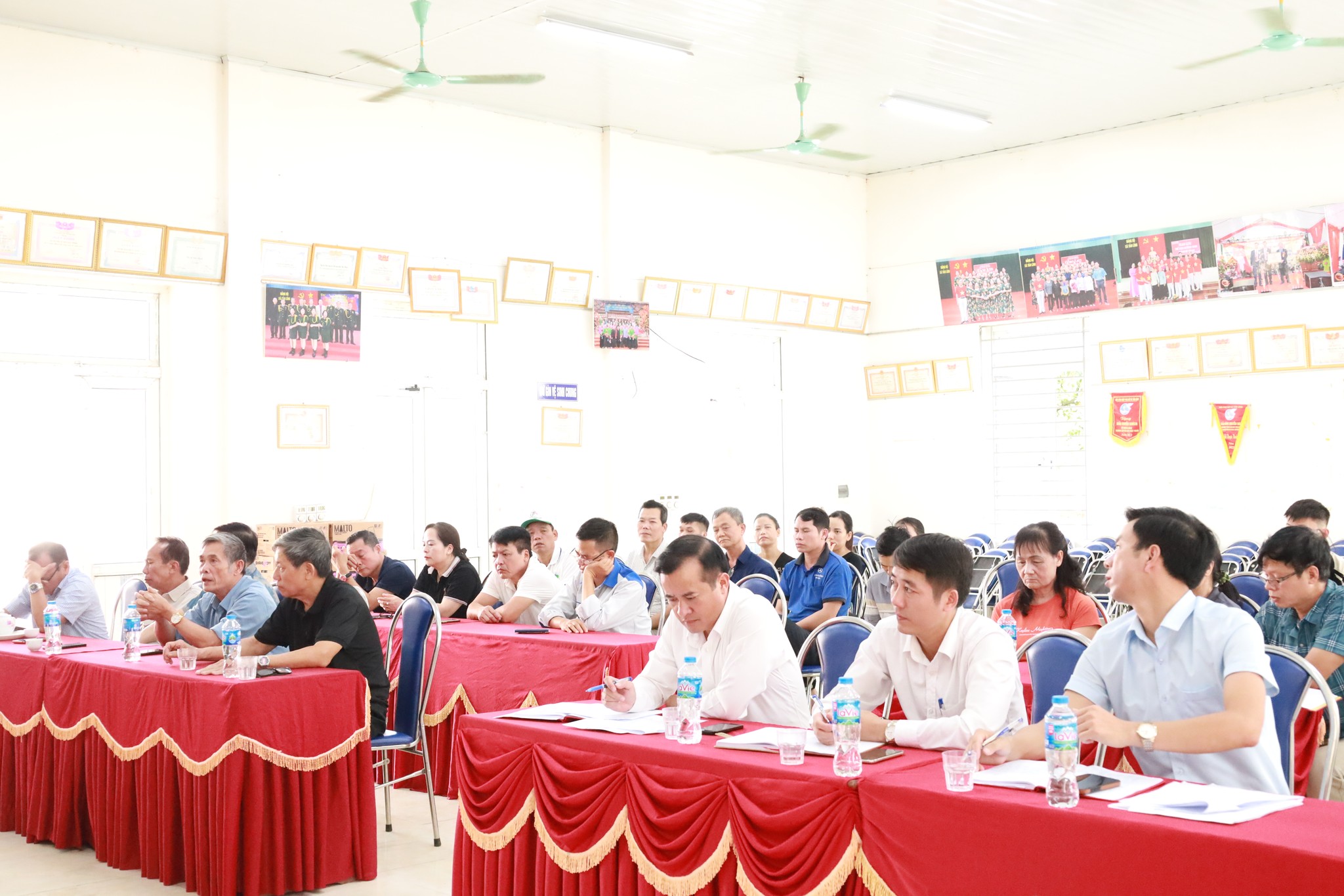 Chi bộ thôn Đức Thịnh (xã Suối Hai) phát huy tinh thần đoàn kết, góp phần xây dựng chính quyền cơ sở vững mạnh