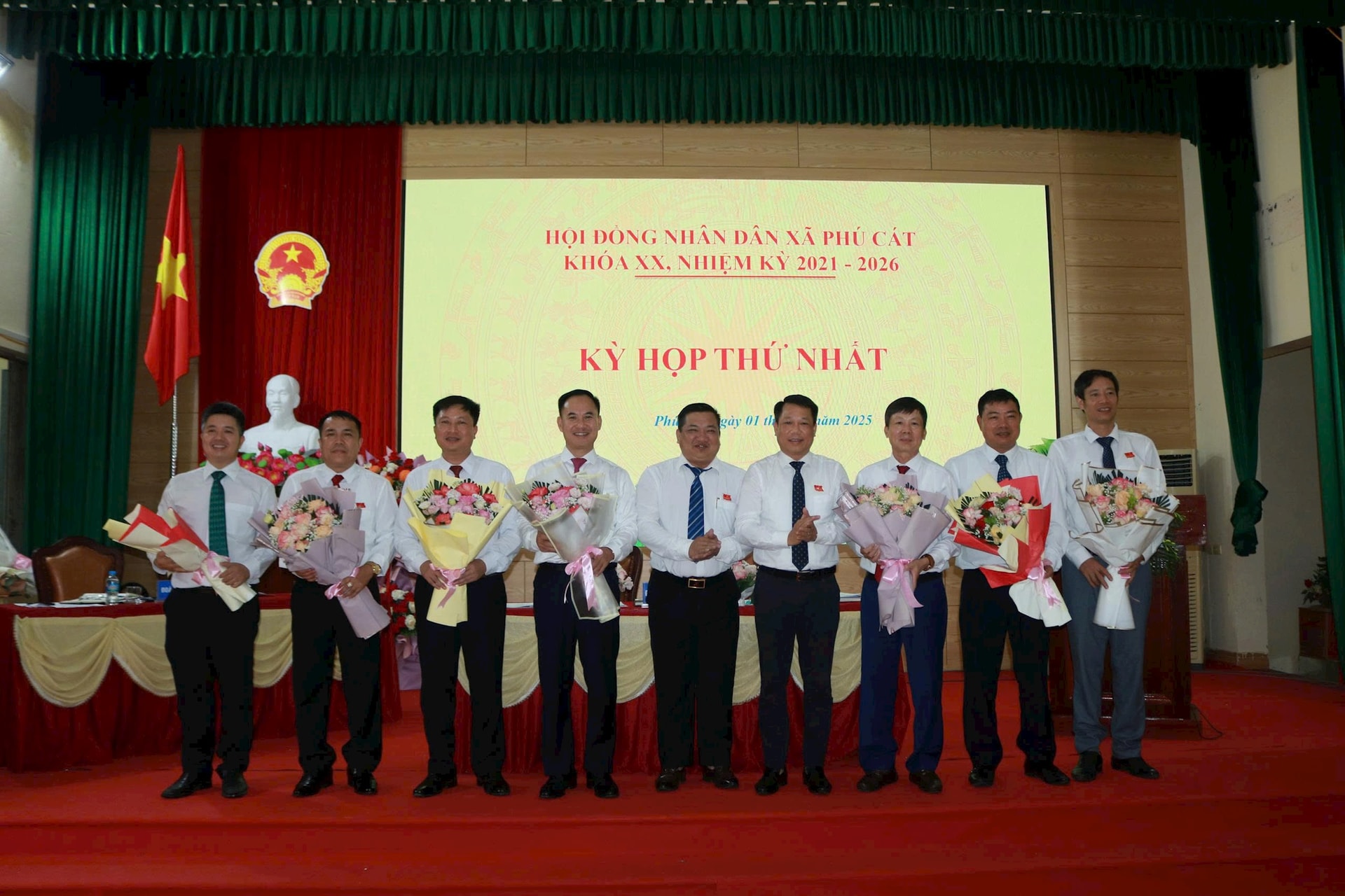 HĐND xã Phú Cát khóa I họp phiên đầu tiên: Kiện toàn tổ chức, khởi động vận hành chính quyền địa phương hai cấp