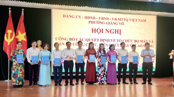 Phường Giảng Võ ra mắt bộ máy mới: Quyết tâm xây dựng chính quyền hiện đại, phục vụ nhân dân hiệu quả