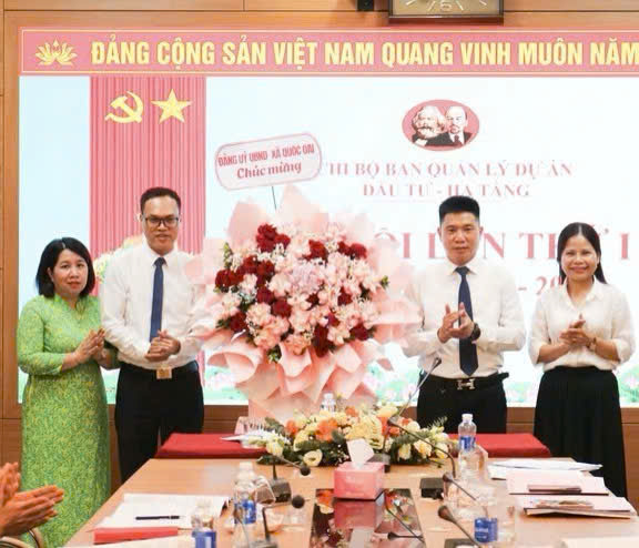 Chi bộ Ban Quản lý Dự án đầu tư - Hạ tầng xã Quốc Oai tổ chức Đại hội lần thứ I: Xây dựng chi bộ vững mạnh, nâng cao hiệu quả quản lý và phát triển hạ tầng địa phương