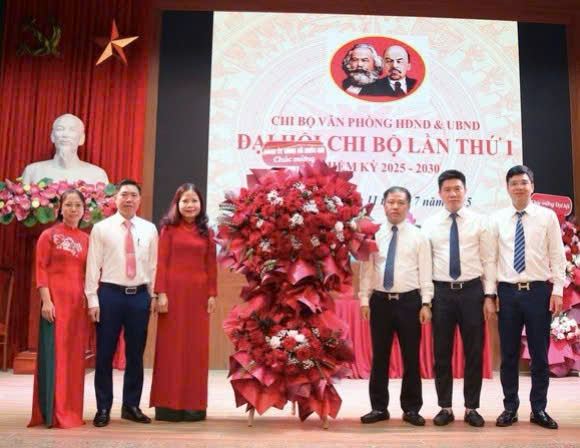 Chi bộ Văn phòng HĐND & UBND xã Quốc Oai: Đoàn kết - Kỷ cương - Đột phá vì mục tiêu nâng cao hiệu lực chính quyền cơ sở