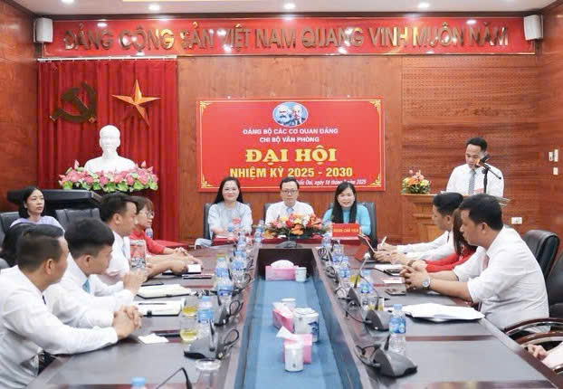 Chi bộ Văn phòng Đảng ủy xã Quốc Oai tổ chức Đại hội lần thứ I: Khẳng định vai trò trung tâm tham mưu, điều phối trong giai đoạn mới