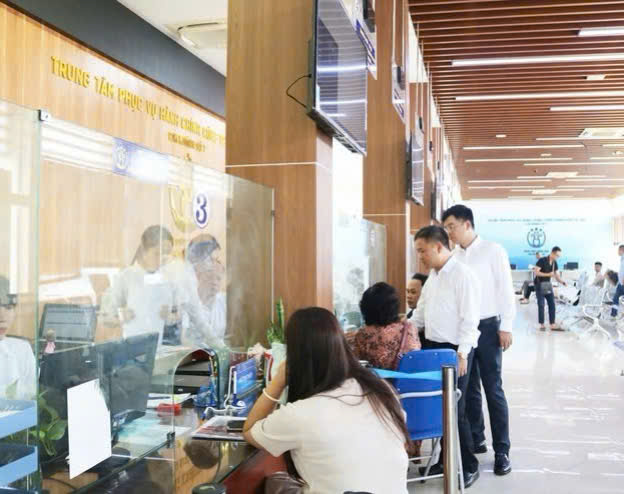Chủ tịch UBND xã Quốc Oai kiểm tra công vụ ngày đầu vận hành mô hình chính quyền địa phương hai cấp
