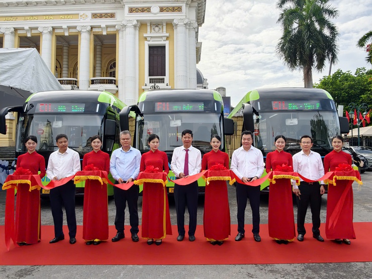Hà Nội khai trương tuyến buýt điện miễn phí E11: Kết nối di sản - lan tỏa giao thông xanh giữa lòng Thủ đô