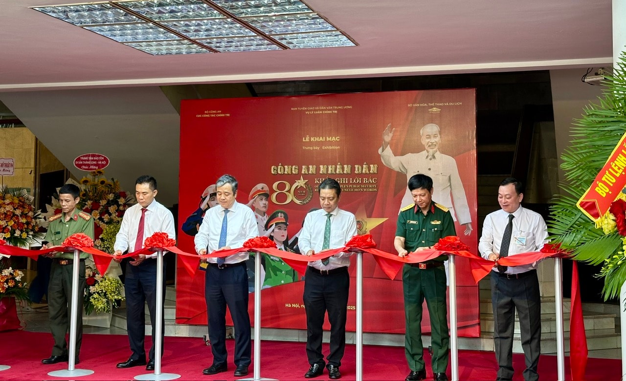 Trưng bày “Công an nhân dân - 80 năm khắc ghi lời Bác”: Khắc họa chặng đường chiến đấu, trưởng thành và những giá trị bất biến