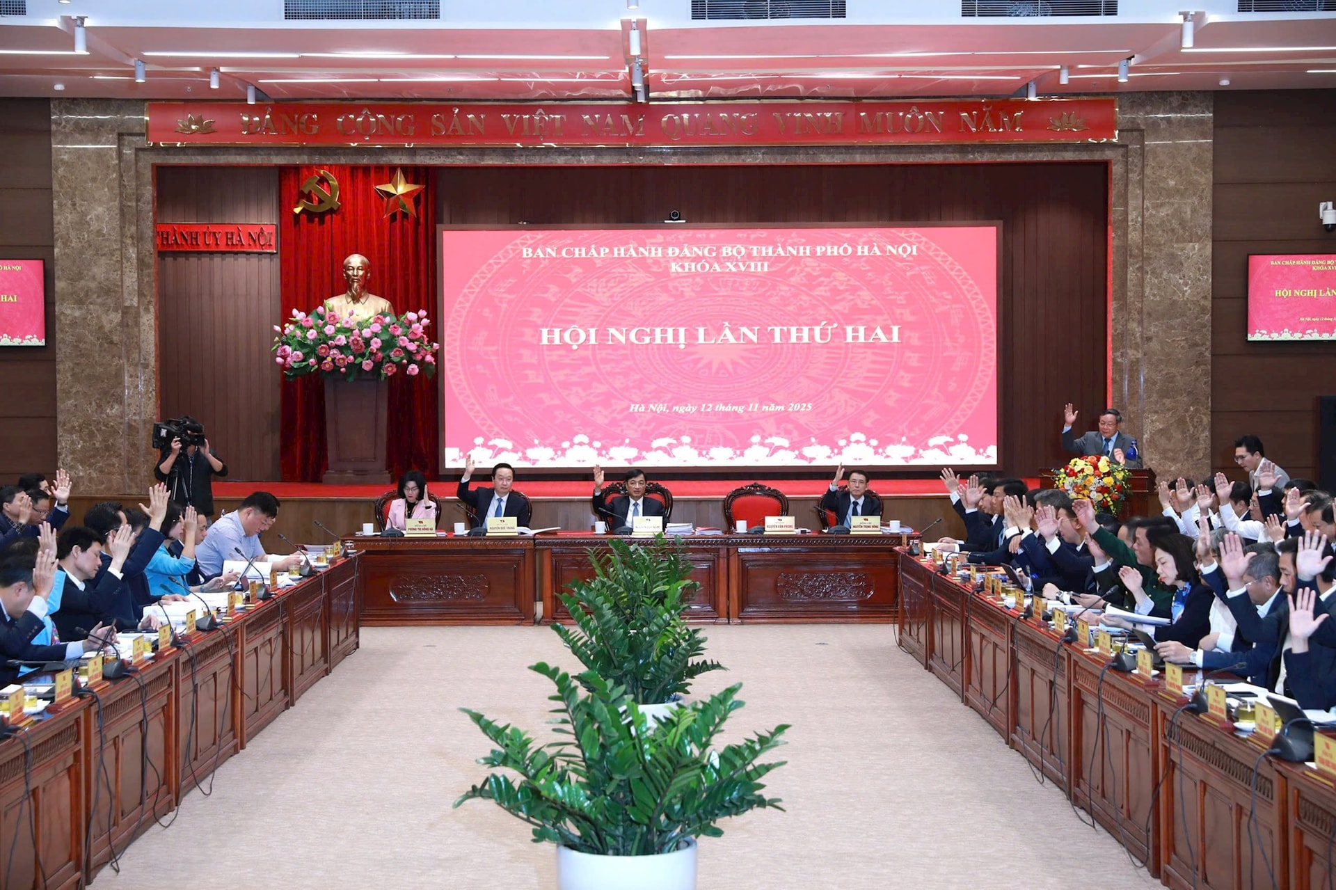 Hội nghị lần thứ hai Ban Chấp hành Đảng bộ thành phố Hà Nội hoàn thành nhiều nội dung quan trọng