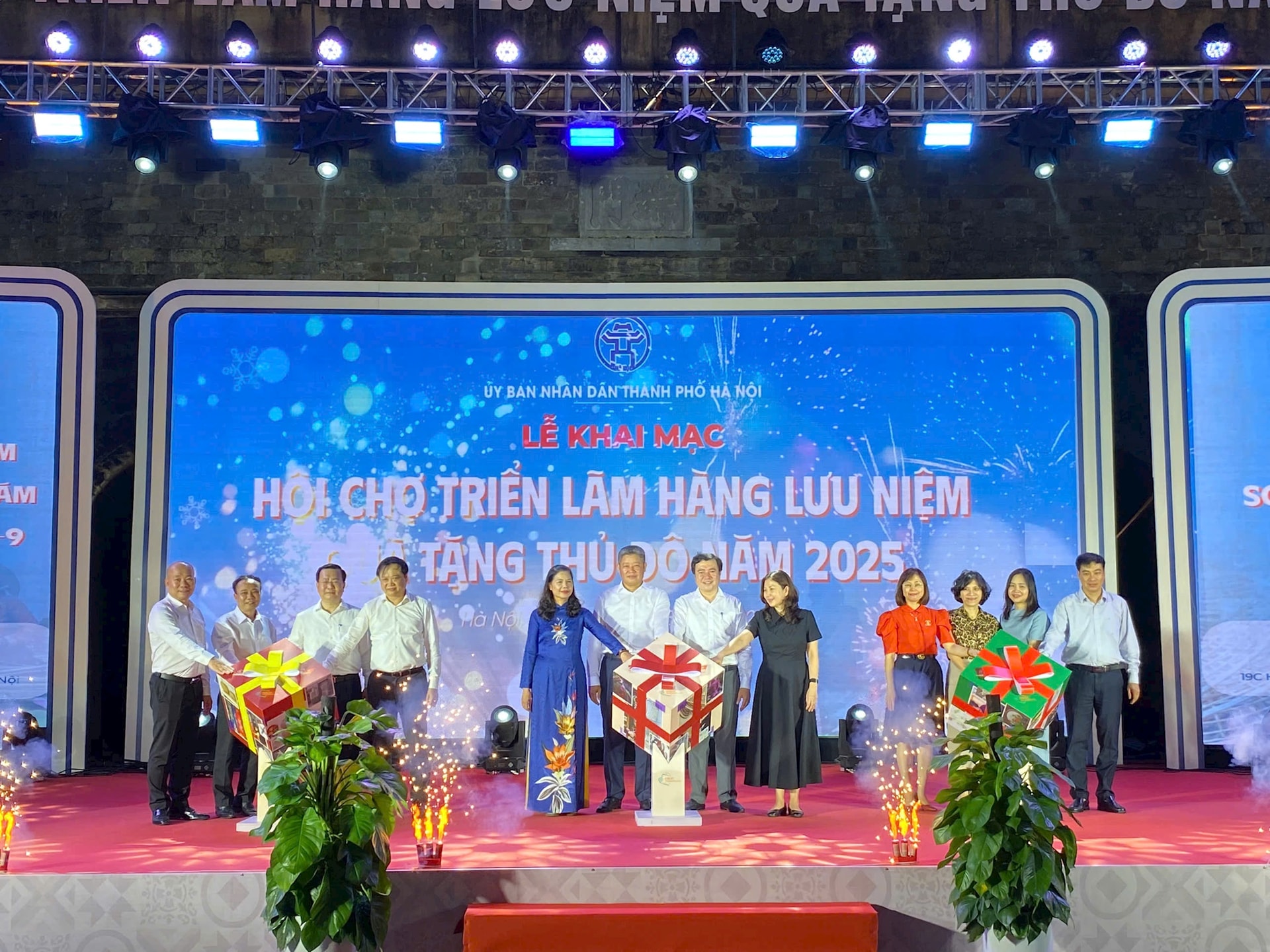 Hội chợ triển lãm hàng lưu niệm, quà tặng Thủ đô năm 2025: Không gian hội tụ tinh hoa quà tặng Thủ đô