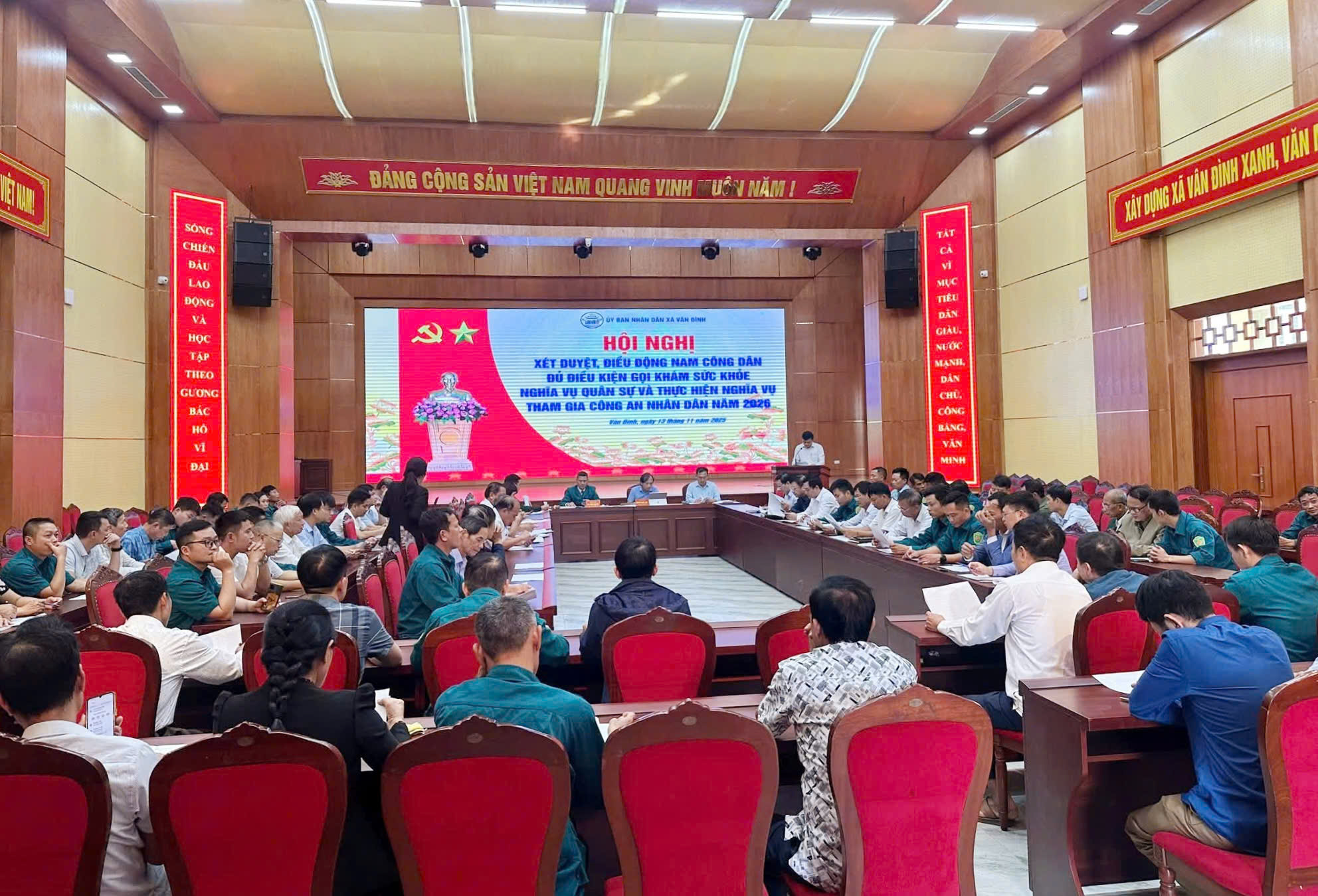 Xã Vân Đình tổ chức xét duyệt, điều động nam công dân đủ điều kiện khám sức khỏe nghĩa vụ quân sự năm 2026