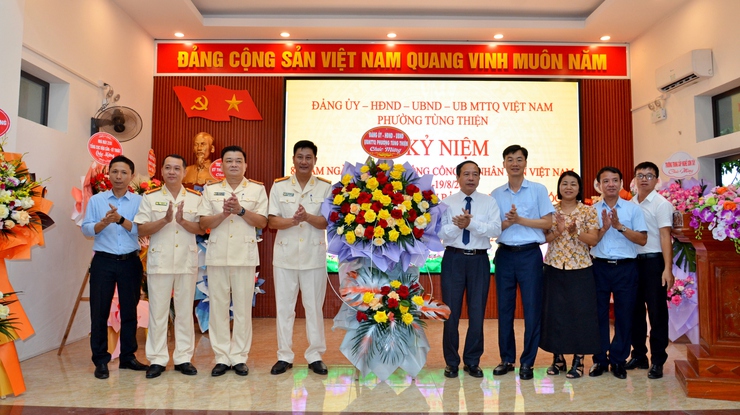 Phường Tùng Thiện kỷ niệm 80 năm truyền thống Công an nhân dân: Tôn vinh bản lĩnh, củng cố niềm tin, giữ vững bình yên địa bàn