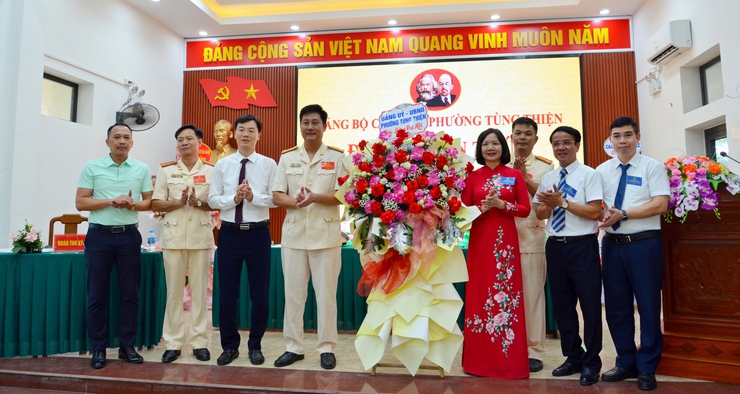 Đảng bộ Công an phường Tùng Thiện: Kiện toàn tổ chức, nâng cao sức chiến đấu, giữ vững an ninh từ cơ sở