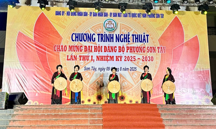 Phường Sơn Tây rực sáng đêm nghệ thuật đặc biệt chào mừng Đại hội Đảng bộ phường lần thứ I