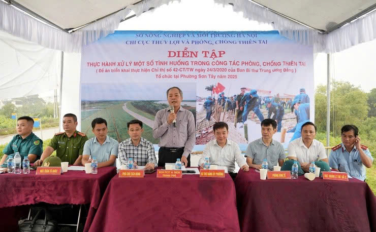 Phường Sơn Tây diễn tập xử lý sự cố đê điều trong kịch bản mưa lũ cực đoan chưa từng có trong 40 năm