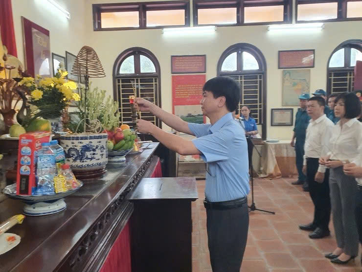 Phường Kiến Hưng dâng hương tưởng niệm, lan tỏa giá trị trường tồn từ tư tưởng Hồ Chí Minh