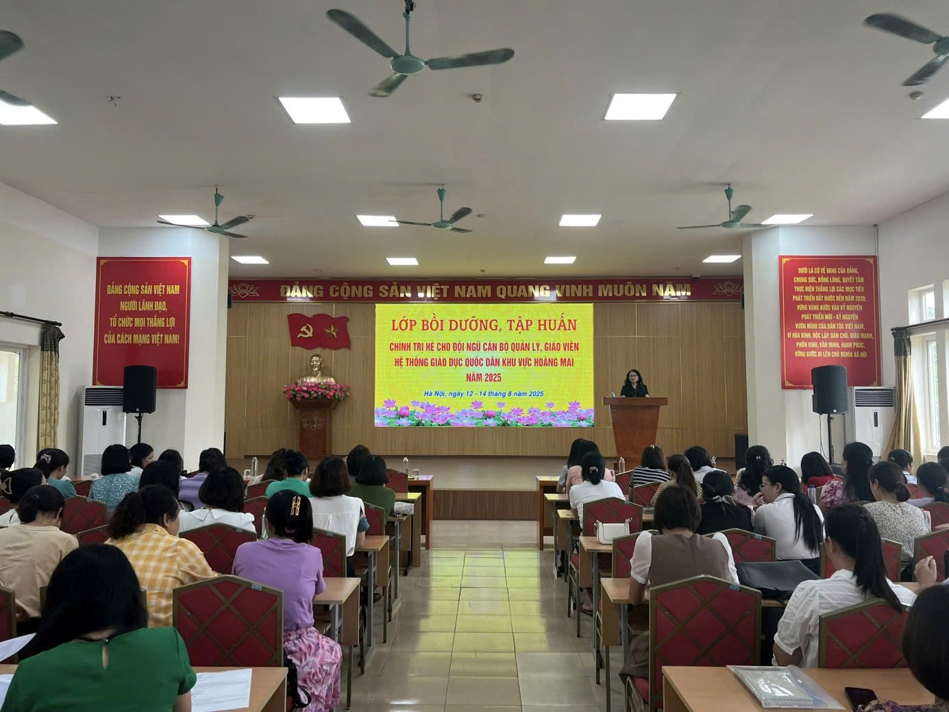 Trung tâm Chính trị khu vực Hoàng Mai khai giảng lớp Bồi dưỡng, Tập huấn Chính trị hè dành cho đội ngũ cán bộ quản lý và giáo viên hệ thống giáo dục quốc dân năm 2025