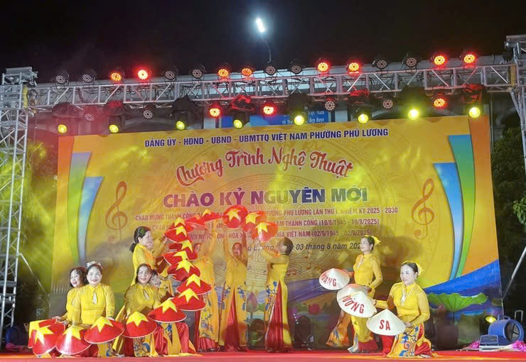 Rực rỡ hội diễn văn nghệ Phú Lương chào mừng thành công Đại hội Đảng bộ phường lần thứ I