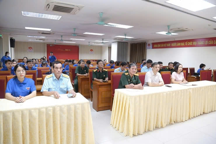 Phường Dương Nội tổ chức sinh hoạt truyền thống “Những dấu ấn vinh quang”, khơi dậy niềm tự hào 80 năm Cách mạng Tháng Tám