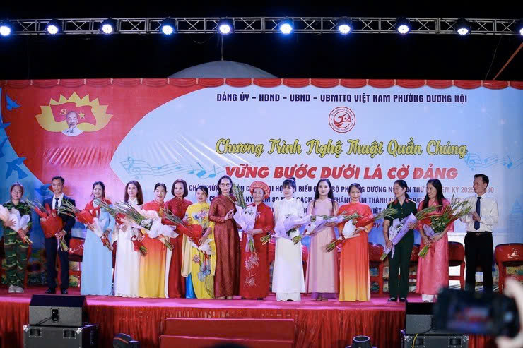 Phường Dương Nội rực sáng trong đêm nghệ thuật “Vững bước dưới Lá cờ Đảng” sau thành công Đại hội Đảng bộ phường lần thứ I