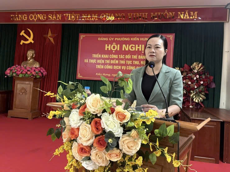 Phường Kiến Hưng triển khai đổi thẻ đảng viên và thí điểm nộp đảng phí trực tuyến