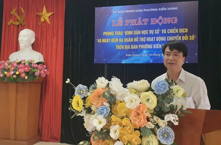 Phường Kiến Hưng ra quân “Bình dân học vụ số”: Đưa công nghệ đến từng hộ dân, thúc đẩy chính quyền địa phương hai cấp vận hành thông suốt