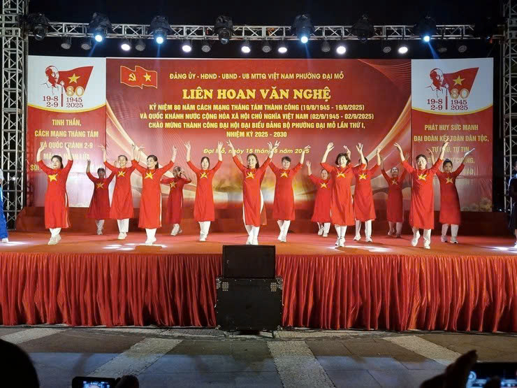 Phường Đại Mỗ rực sáng trong đêm liên hoan nghệ thuật chào mừng Đại hội Đảng bộ phường lần thứ I