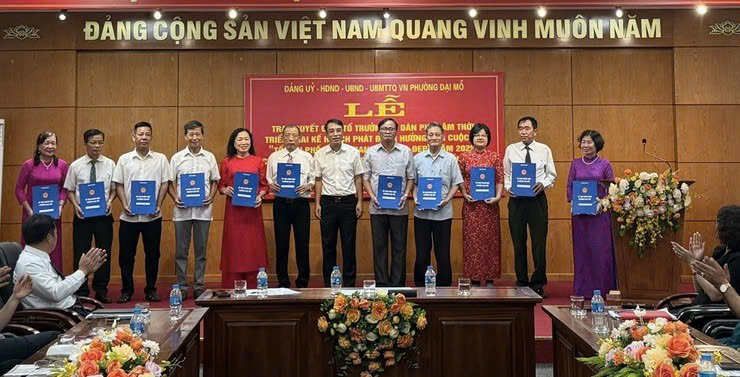 Phường Đại Mỗ trao quyết định Tổ trưởng tổ dân phố và phát động Cuộc thi “Sáng - Xanh - Sạch - Đẹp” hướng tới Đại hội Đảng bộ phường lần thứ I