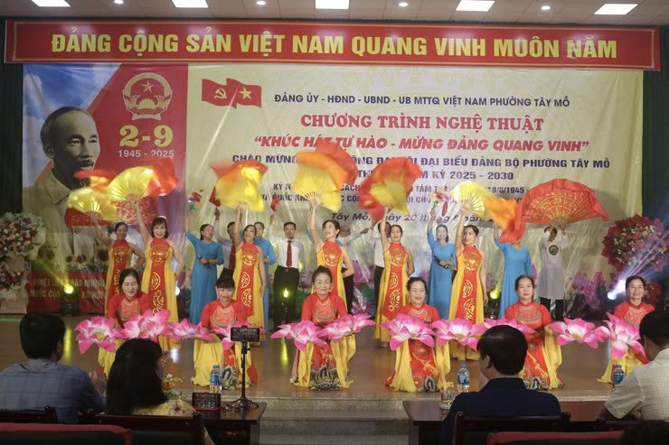 Phường Tây Mỗ rực rỡ sắc màu nghệ thuật chào mừng thành công Đại hội Đảng bộ lần thứ I