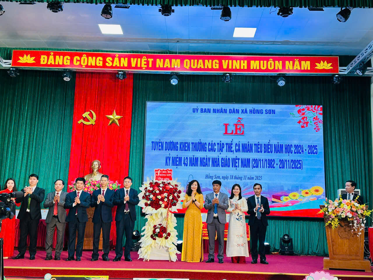 Xã Hồng Sơn kỷ niệm 43 năm Ngày Nhà giáo Việt Nam và tuyên dương các tập thể, cá nhân tiêu biểu năm học 2024-2025